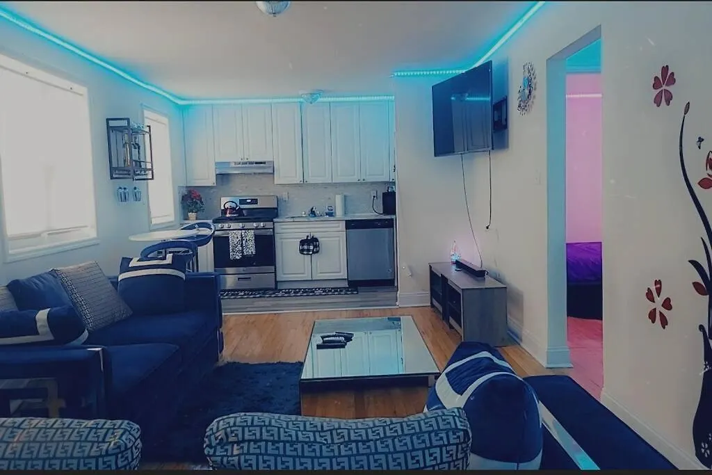 Townhouse Apartment In Oakland Gardens New York