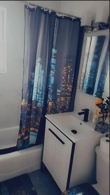 Townhouse Apartment In Oakland Gardens New York