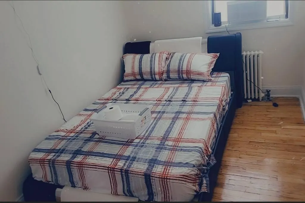Townhouse Apartment In Oakland Gardens Нью-Йорк